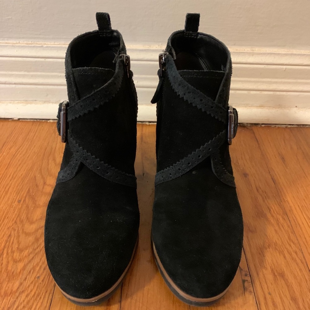 Black wedges